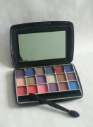 18 Shades Eye Shadow